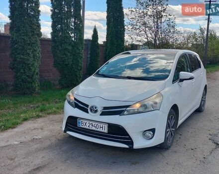 Белый Тойота Версо, объемом двигателя 1.6 л и пробегом 230 тыс. км за 11200 $, фото 1 на Automoto.ua