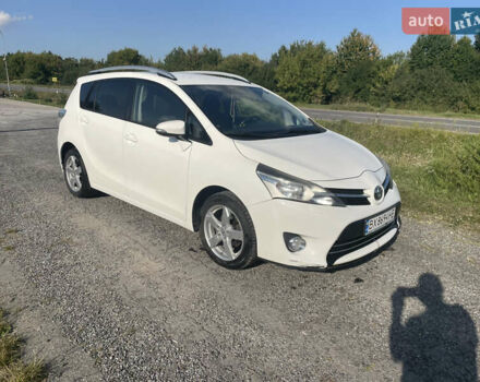 Белый Тойота Версо, объемом двигателя 1.6 л и пробегом 178 тыс. км за 10500 $, фото 1 на Automoto.ua