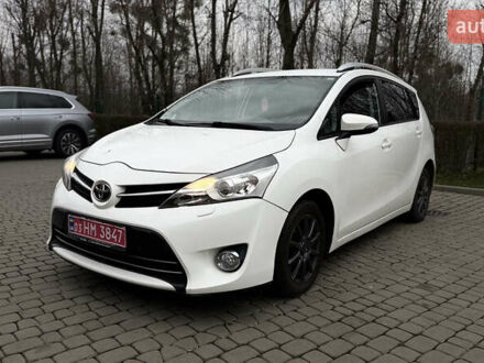 Белый Тойота Версо, объемом двигателя 1.6 л и пробегом 157 тыс. км за 10500 $, фото 1 на Automoto.ua