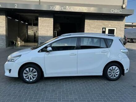 Белый Тойота Версо, объемом двигателя 1.6 л и пробегом 200 тыс. км за 10100 $, фото 1 на Automoto.ua