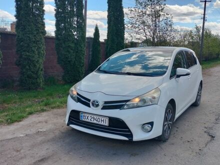 Білий Тойота Версо, об'ємом двигуна 1.6 л та пробігом 230 тис. км за 9800 $, фото 1 на Automoto.ua