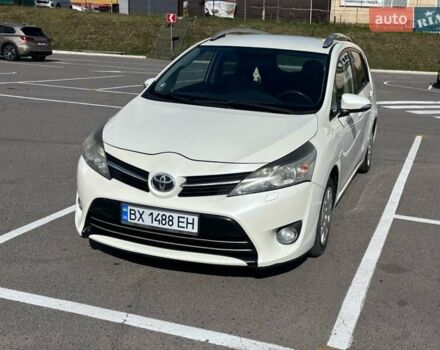 Білий Тойота Версо, об'ємом двигуна 2 л та пробігом 244 тис. км за 9500 $, фото 1 на Automoto.ua