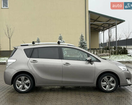 Бежевый Тойота Версо, объемом двигателя 1.6 л и пробегом 132 тыс. км за 11700 $, фото 3 на Automoto.ua