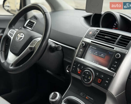 Бежевый Тойота Версо, объемом двигателя 1.6 л и пробегом 132 тыс. км за 11700 $, фото 51 на Automoto.ua