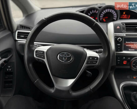 Бежевый Тойота Версо, объемом двигателя 1.6 л и пробегом 132 тыс. км за 11700 $, фото 32 на Automoto.ua