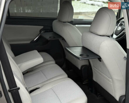 Бежевый Тойота Версо, объемом двигателя 1.6 л и пробегом 132 тыс. км за 11700 $, фото 56 на Automoto.ua