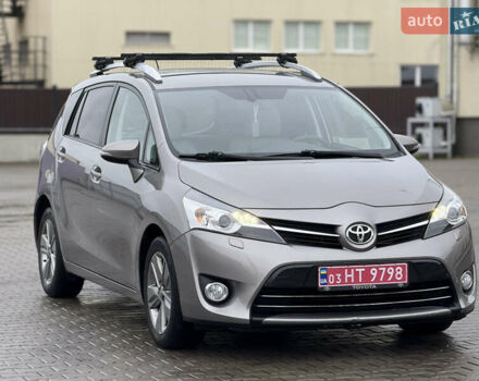Бежевый Тойота Версо, объемом двигателя 1.6 л и пробегом 132 тыс. км за 11700 $, фото 2 на Automoto.ua