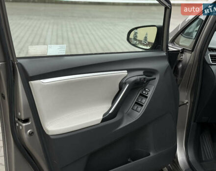 Бежевый Тойота Версо, объемом двигателя 1.6 л и пробегом 132 тыс. км за 11700 $, фото 28 на Automoto.ua