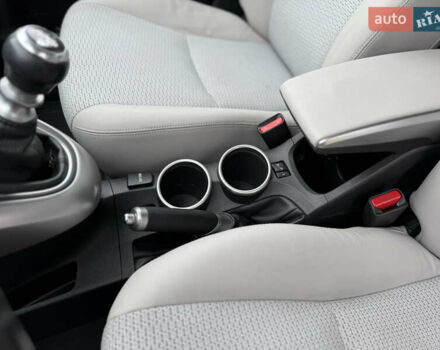 Бежевый Тойота Версо, объемом двигателя 1.6 л и пробегом 132 тыс. км за 11700 $, фото 46 на Automoto.ua