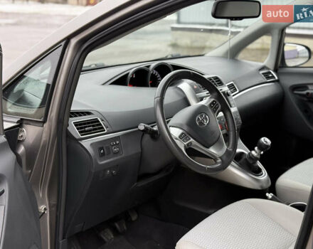 Бежевый Тойота Версо, объемом двигателя 1.6 л и пробегом 132 тыс. км за 11700 $, фото 30 на Automoto.ua