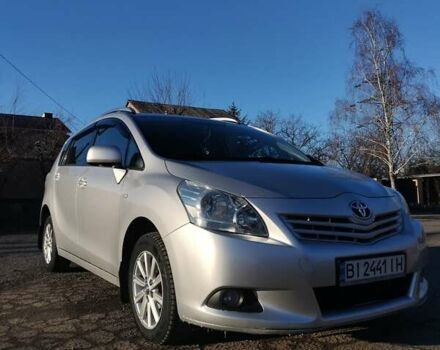 Бежевий Тойота Версо, об'ємом двигуна 2 л та пробігом 168 тис. км за 8700 $, фото 1 на Automoto.ua