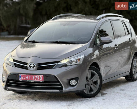 Бежевый Тойота Версо, объемом двигателя 1.6 л и пробегом 132 тыс. км за 10700 $, фото 1 на Automoto.ua