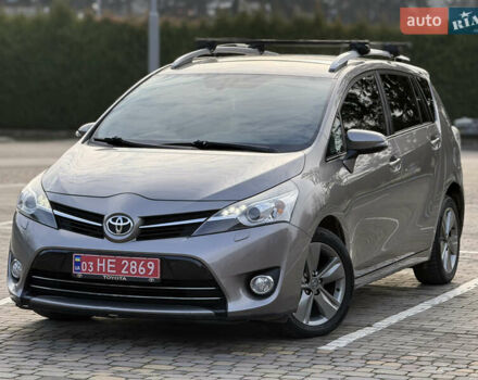 Бежевый Тойота Версо, объемом двигателя 1.6 л и пробегом 132 тыс. км за 10900 $, фото 1 на Automoto.ua