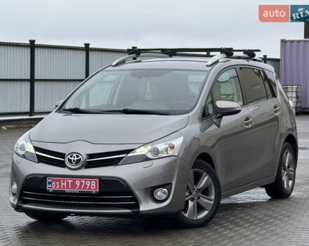 Бежевый Тойота Версо, объемом двигателя 1.6 л и пробегом 132 тыс. км за 11700 $, фото 1 на Automoto.ua