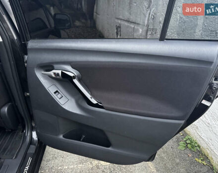 Чорний Тойота Версо, об'ємом двигуна 2 л та пробігом 208 тис. км за 8500 $, фото 17 на Automoto.ua