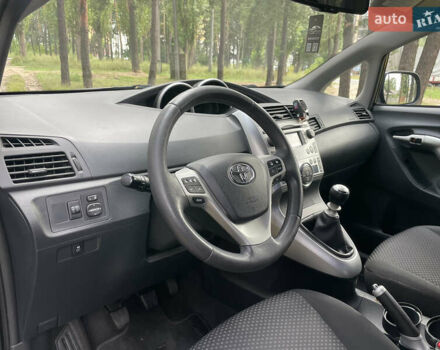 Черный Тойота Версо, объемом двигателя 2.23 л и пробегом 335 тыс. км за 8500 $, фото 17 на Automoto.ua