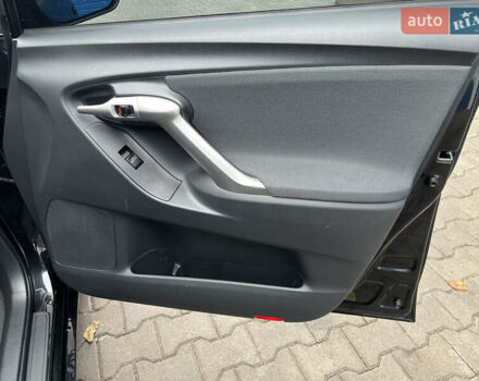 Чорний Тойота Версо, об'ємом двигуна 1.8 л та пробігом 206 тис. км за 11900 $, фото 45 на Automoto.ua