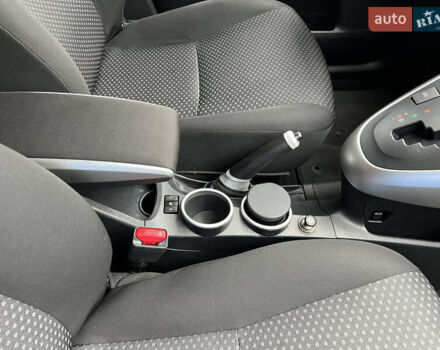 Чорний Тойота Версо, об'ємом двигуна 1.8 л та пробігом 206 тис. км за 11900 $, фото 44 на Automoto.ua