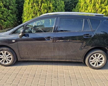 Черный Тойота Версо, объемом двигателя 2 л и пробегом 176 тыс. км за 9200 $, фото 1 на Automoto.ua