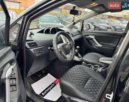 Черный Тойота Версо, объемом двигателя 2 л и пробегом 278 тыс. км за 9490 $, фото 3 на Automoto.ua