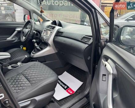 Черный Тойота Версо, объемом двигателя 2 л и пробегом 278 тыс. км за 9490 $, фото 6 на Automoto.ua