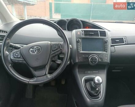 Чорний Тойота Версо, об'ємом двигуна 1.8 л та пробігом 180 тис. км за 10900 $, фото 1 на Automoto.ua