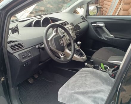 Черный Тойота Версо, объемом двигателя 0 л и пробегом 100 тыс. км за 8500 $, фото 4 на Automoto.ua