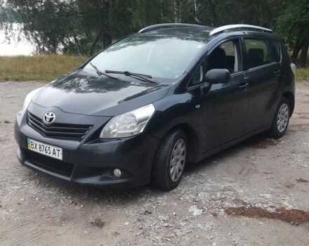 Чорний Тойота Версо, об'ємом двигуна 2 л та пробігом 500 тис. км за 5849 $, фото 1 на Automoto.ua