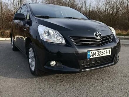 Чорний Тойота Версо, об'ємом двигуна 2 л та пробігом 250 тис. км за 8500 $, фото 1 на Automoto.ua