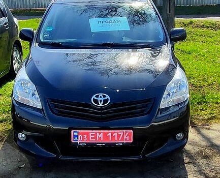 Черный Тойота Версо, объемом двигателя 2 л и пробегом 211 тыс. км за 9700 $, фото 1 на Automoto.ua