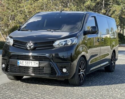 Чорний Тойота Версо, об'ємом двигуна 2 л та пробігом 215 тис. км за 25800 $, фото 1 на Automoto.ua