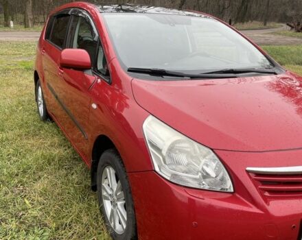 Червоний Тойота Версо, об'ємом двигуна 2 л та пробігом 225 тис. км за 8836 $, фото 3 на Automoto.ua