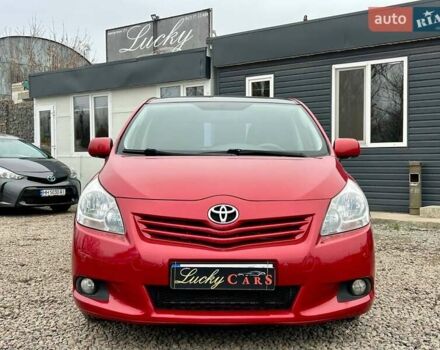 Красный Тойота Версо, объемом двигателя 2 л и пробегом 175 тыс. км за 8700 $, фото 1 на Automoto.ua