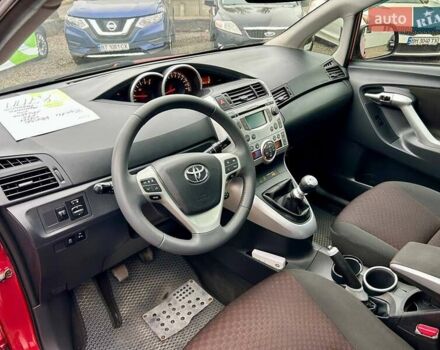 Красный Тойота Версо, объемом двигателя 2 л и пробегом 175 тыс. км за 8700 $, фото 14 на Automoto.ua