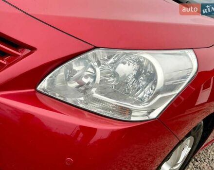 Красный Тойота Версо, объемом двигателя 2 л и пробегом 175 тыс. км за 8700 $, фото 9 на Automoto.ua