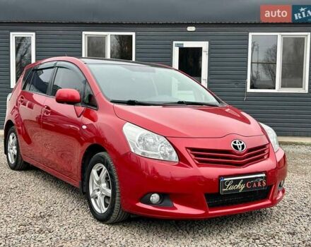 Красный Тойота Версо, объемом двигателя 2 л и пробегом 175 тыс. км за 8700 $, фото 2 на Automoto.ua