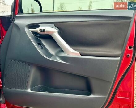 Красный Тойота Версо, объемом двигателя 2 л и пробегом 175 тыс. км за 8700 $, фото 32 на Automoto.ua