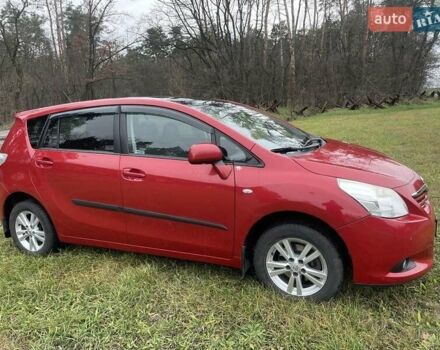 Красный Тойота Версо, объемом двигателя 2 л и пробегом 225 тыс. км за 8836 $, фото 3 на Automoto.ua