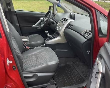 Красный Тойота Версо, объемом двигателя 2 л и пробегом 225 тыс. км за 8836 $, фото 8 на Automoto.ua