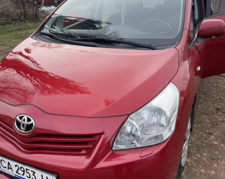 Червоний Тойота Версо, об'ємом двигуна 2 л та пробігом 175 тис. км за 7999 $, фото 1 на Automoto.ua