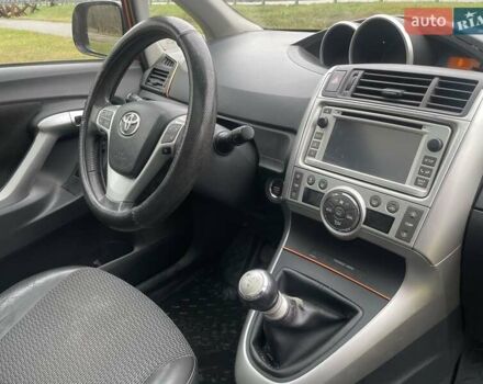 Красный Тойота Версо, объемом двигателя 2 л и пробегом 225 тыс. км за 8836 $, фото 9 на Automoto.ua