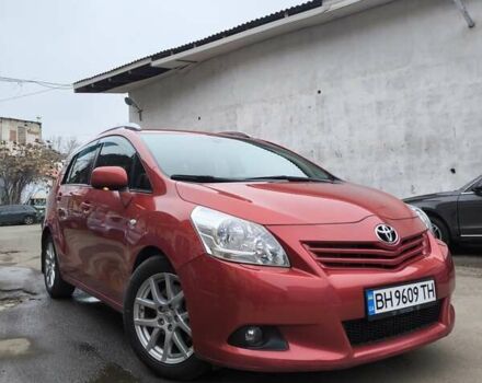 Красный Тойота Версо, объемом двигателя 2.2 л и пробегом 200 тыс. км за 10500 $, фото 1 на Automoto.ua