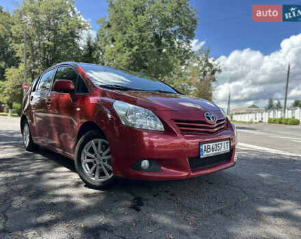 Красный Тойота Версо, объемом двигателя 2 л и пробегом 255 тыс. км за 7750 $, фото 1 на Automoto.ua