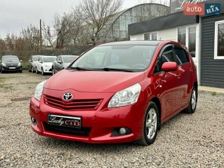 Красный Тойота Версо, объемом двигателя 2 л и пробегом 175 тыс. км за 8700 $, фото 1 на Automoto.ua