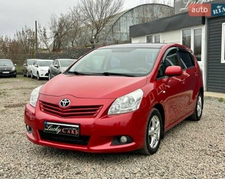 Красный Тойота Версо, объемом двигателя 2 л и пробегом 175 тыс. км за 8700 $, фото 1 на Automoto.ua