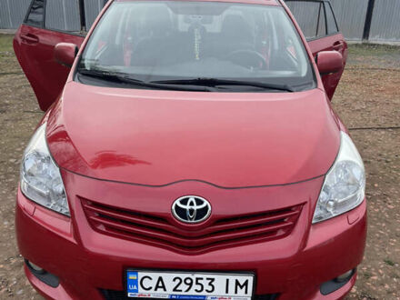 Червоний Тойота Версо, об'ємом двигуна 2 л та пробігом 175 тис. км за 7999 $, фото 1 на Automoto.ua
