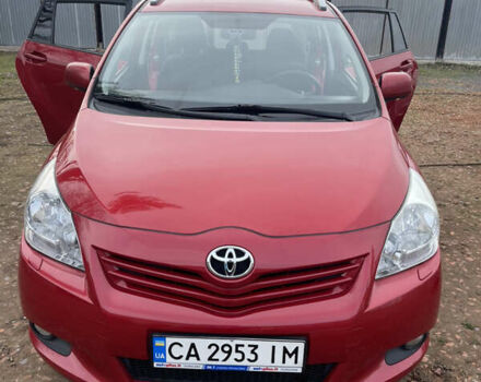 Красный Тойота Версо, объемом двигателя 2 л и пробегом 175 тыс. км за 7999 $, фото 1 на Automoto.ua