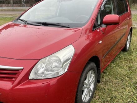 Красный Тойота Версо, объемом двигателя 2 л и пробегом 225 тыс. км за 8836 $, фото 1 на Automoto.ua