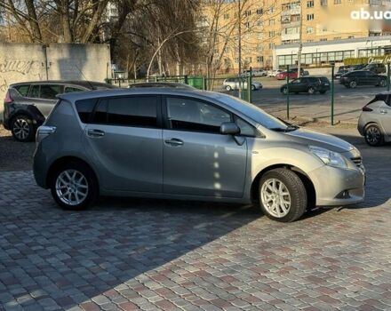 Тойота Версо, об'ємом двигуна 2.2 л та пробігом 162 тис. км за 12500 $, фото 4 на Automoto.ua