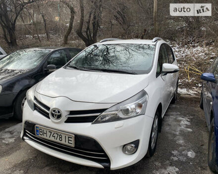 Тойота Версо, об'ємом двигуна 2 л та пробігом 241 тис. км за 12000 $, фото 1 на Automoto.ua